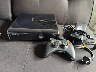 Xbox 360 S Negra Completa