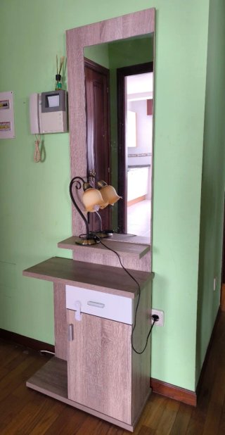Mueble recibidor y espejo