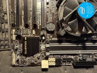 Placa Base Gigabyte GA-B85M-D3H