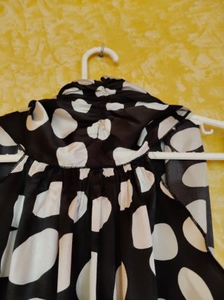 Blusa Y/J lunares blancos y negros