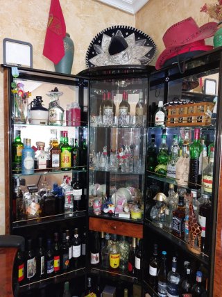Mueble Bar Esquinero con 2 Taburetes