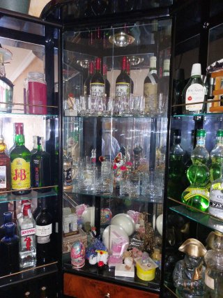 Mueble Bar Esquinero con 2 Taburetes