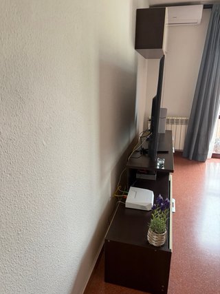 Mueble TV salón madera y blanco