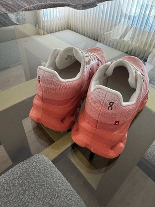 Tênis On Running Laranja e Rosa