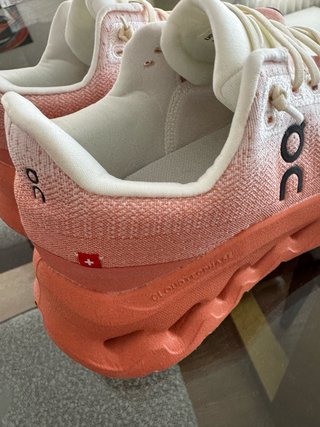 Tênis On Running Laranja e Rosa