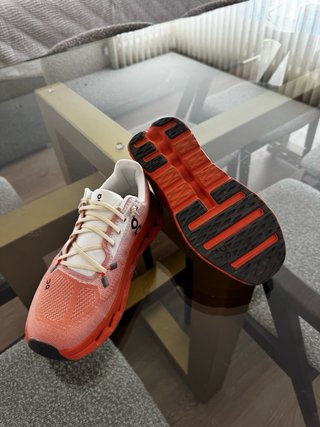 Tênis On Running Laranja e Rosa