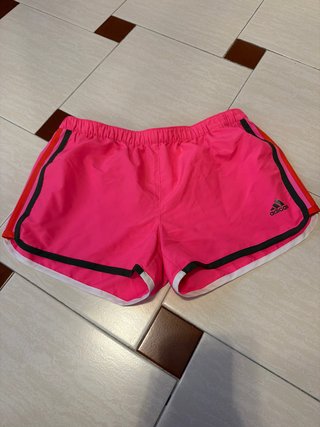 Pantalones cortos Adidas rosas y rojos