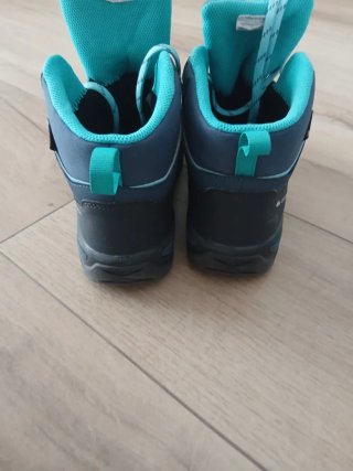 Botas de trekking azules y turquesa