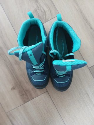 Botas de trekking azules y turquesa