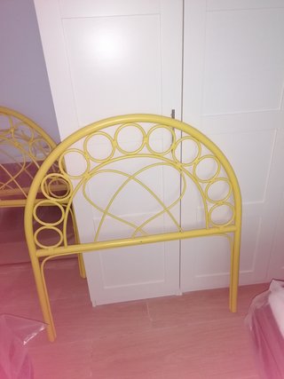 Cabecero de bambú amarillo