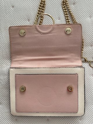 Bolso ALDO cadena dorada blanco y rosa