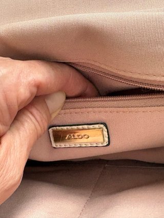 Bolso ALDO cadena dorada blanco y rosa