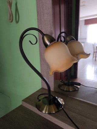 Lámpara de mesa floral metal y cristal