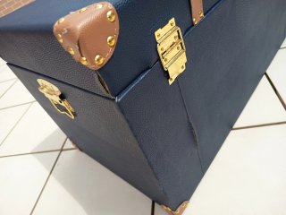 Baúl decorativo azul y marrón