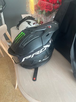 Casco Moto Abierto Blanco y casco negro motocross