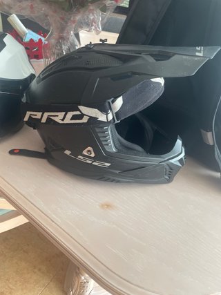 Casco Moto Abierto Blanco y casco negro motocross