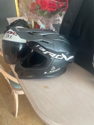 Casco Moto Abierto Blanco y casco negro motocross