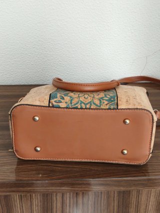 Bolso de mano y hombro con estampado, de corcho