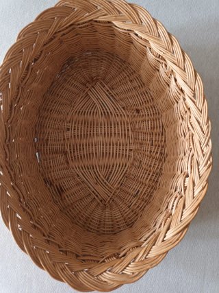 Cesto antiguo de ratán