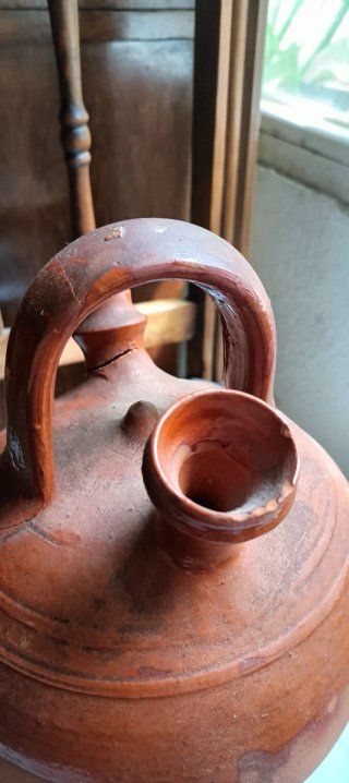Botijo de barro para decoración