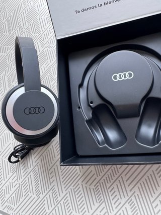 Auriculares Audi Negros Modelo Urbanista AB