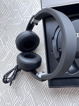 Auriculares Audi Negros Modelo Urbanista AB