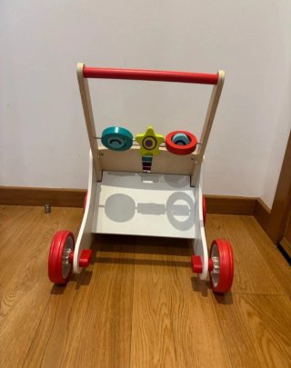 Andador correpasillos musical madera