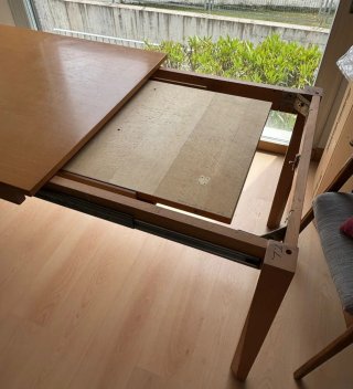 Mesa de comedor de madera