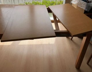 Mesa de comedor de madera