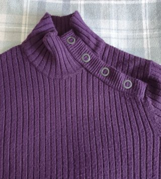 Jersey morado con botones