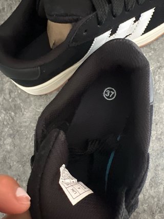 Zapatillas Adidas Negras y Blancas