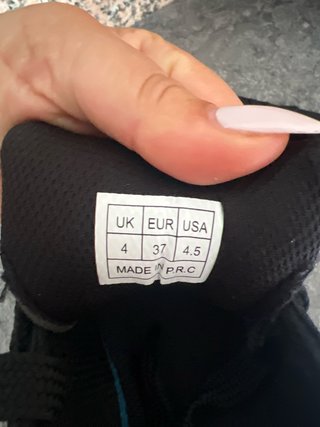 Zapatillas Adidas Negras y Blancas