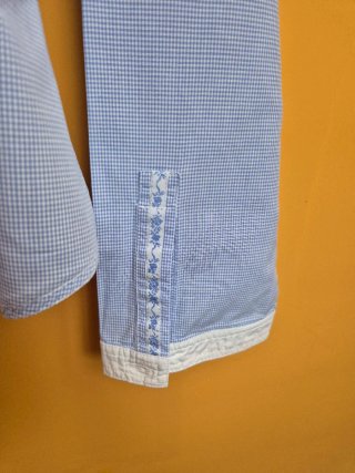 Blusa de cuadros azul y blanco