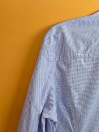 Blusa de cuadros azul y blanco