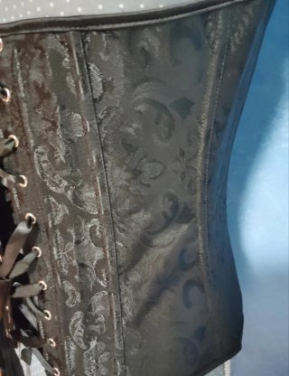 Corsé negro estilo gótico