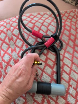 Candado U-lock y cable para bici