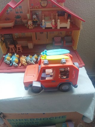 Casa, Coche y Muñecos Bluey
