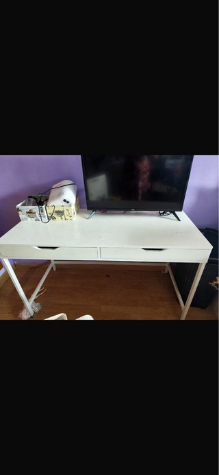Tavolo da trucco beige in legno