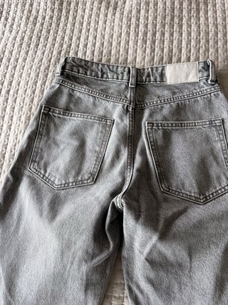 Pantalón vaquero gris