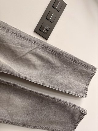Pantalón vaquero gris