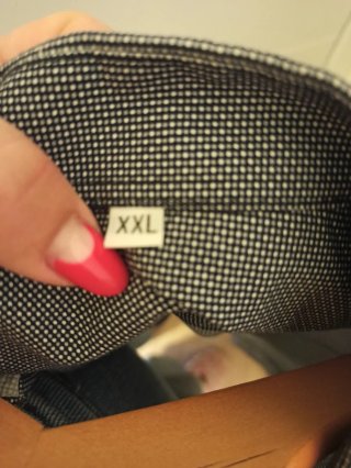 Camisa de vestir gris y blanca