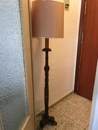 Lampada da terra in legno e tessuto