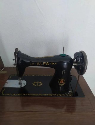 Máquina de coser Alfa vintage