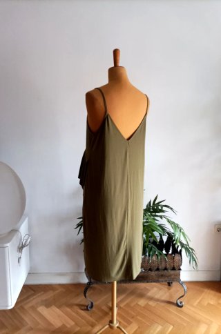 Vestido verde con volantes Lefties