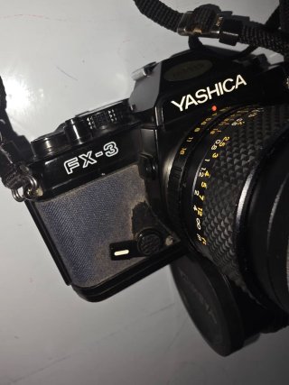 Cámara Yashica FX-3 con 2 objetivos