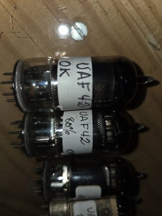 Válvula uaf42 y uaf41 radio antigua de valvulas