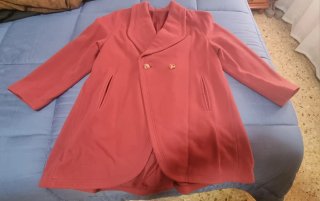 Abrigo rojo bonito