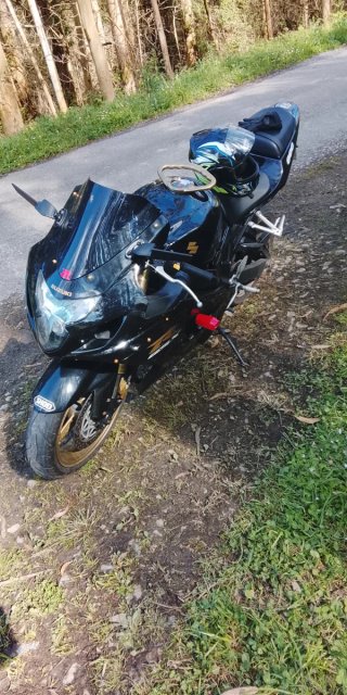 Suzuki GSX-R K5 Negra y Dorada