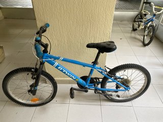 Bicicleta infantil B'TWIN azul