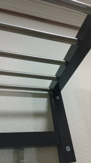 Perchero de pared negro y plateado
